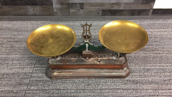 ANTIQUE CAST IRON "FORCE 1/2 KILO G" BALANCE SCALE