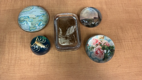 VTG SOUVENIR PAPERWEIGHTS