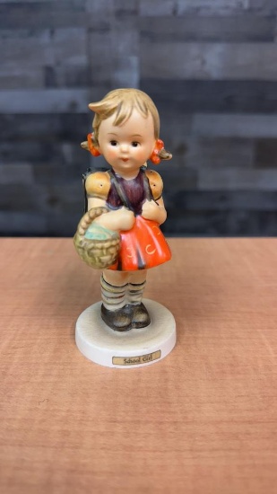 M.I. HUMMEL FIGURINE "SCHOOL GIRL"