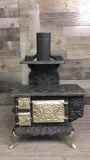 ANTIQUE DOLLY'S FAVORITE CAST IRON STOVE