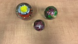 VTG HANDBLOWN FLORAL ART PAPERWEIGHTS