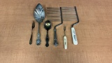 3) STERLING SILVER UTENSILS & 2 CAKE BREAKERS 138G