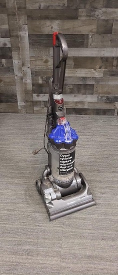 DYSON UPRIGHT VACUUM DC33