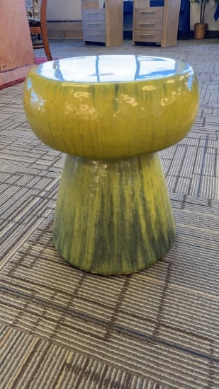 CERAMIC GREEN MUSHROOM STOOL.