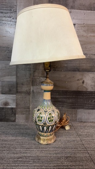 HANDPAINTED CERAMIC & BRASS LAMP W SHADE