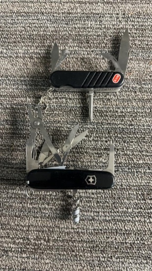 BUCK & VICTORINOX SWISS ARMY POCKET KNIFE