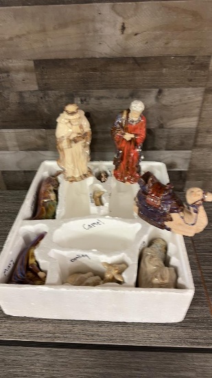 10PC CERAMIC NATIVITY SCENE