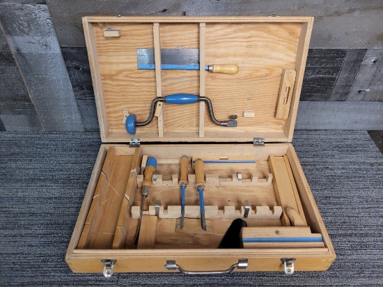 VTG HANDY ANDY CARPENTERS TOOL CHEST    NO.602
