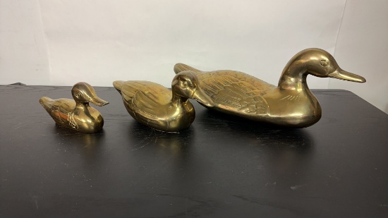 BRASS FAMILY OF 3 DUCKS