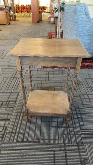 ANTIQUE BARLEY TWIST SPINDLE LEG TABLE