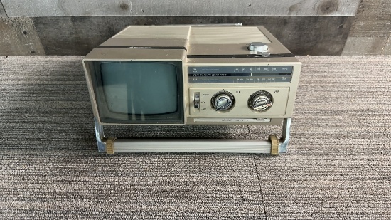 SAMSUNG PORTABLE AM/FM TV RADIO