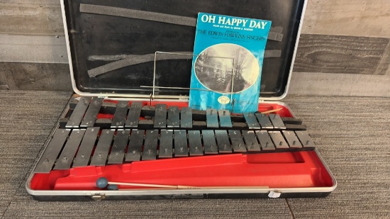 30 KEY XYLOPHONE IN HARD CASE W MUSSER STICKS
