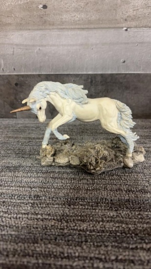 FABLES "ENCOUNTER" UNICORN FIGURINE