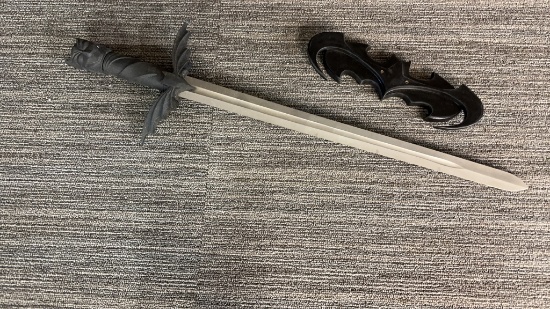 BATMAN FIGURE POMMEL SWORD