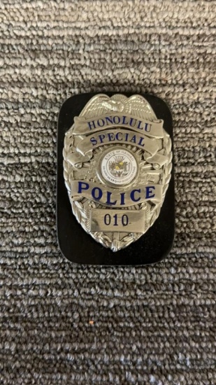 HONALULU SPECIAL POLICE BADGE