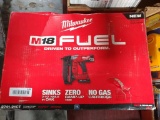 Milwaukee M18 Fuel 16 Gauge Straight Finish Nailer Kit