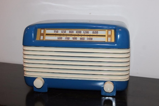 Vintage Philco Radio, Missing Back Cover, Possible Repaint