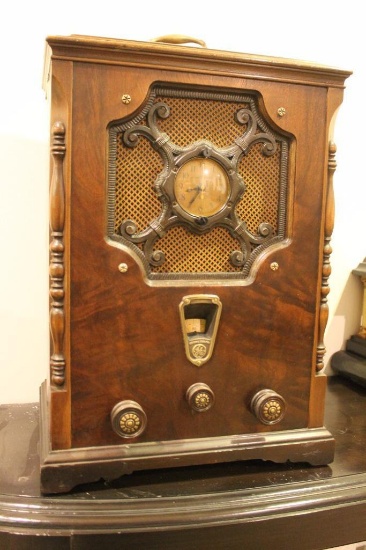 General Electric Tube Style Radio in Ornate Wooden Case