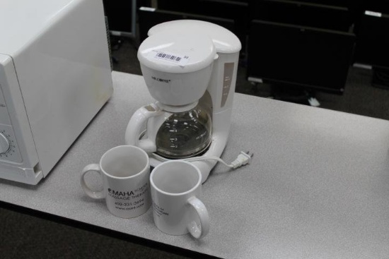 Mr. Coffee 4 Pot Coffee Maker w/2 Mugs