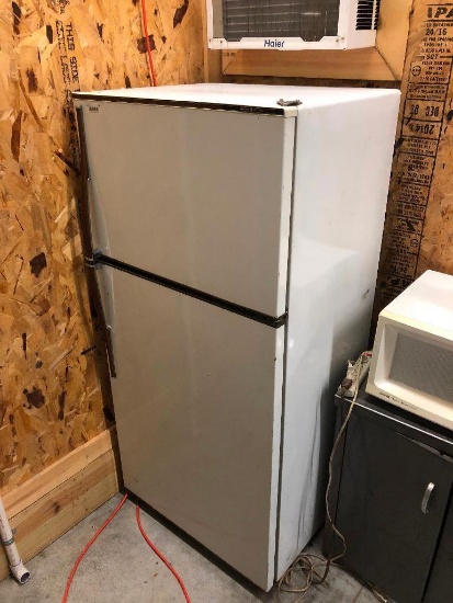 GE Refrigerator / Freezer, Top/Bottom - Model: TB13SGE