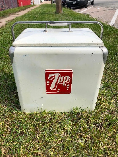 7-Up Soda Pop Picnic Cooler, Vintage