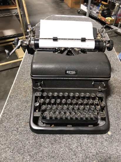 Vintage 1946 Royal KMM Typewriter SN: 3199066