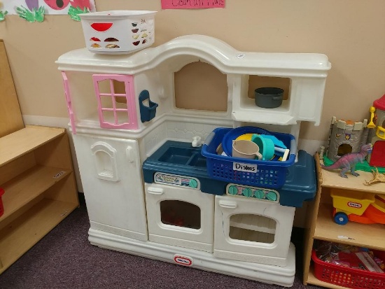 Little Tikes Toy Kitchen w/ Dishes and Food