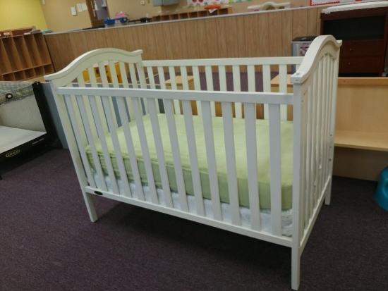 White Wooden Crib w/ (2) Mattresses