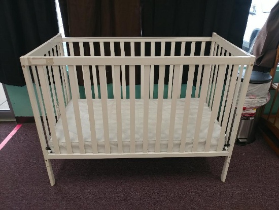 White Wooden Crib w/ (1) Mattress