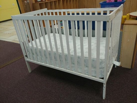 White Wooden Crib w/ (2) Mattresses