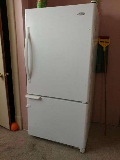 2-Door Whirlpool Refrigerator Model: ES2SHKXVQ01