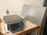 Hobart Quantum Model: 029032-BJ Commercial Digistal Deli Scale / Butcher Scale w/ Shelf