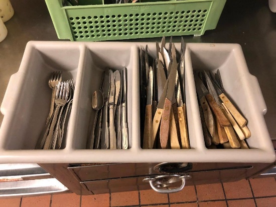 Silverware Tray w/ Steak Knives, Forks and Butter Knives
