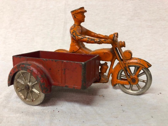 Cast Iron Twin Cycle Motorcycle with Side Box