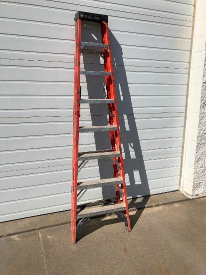 8 Foot Fiberglass Step Ladder