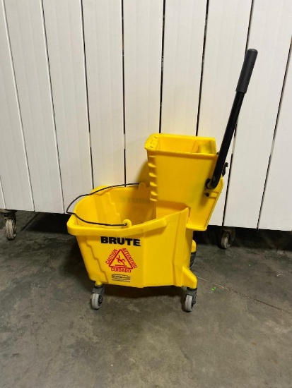 Mop Bucket - See Note Below Regarding Pickup