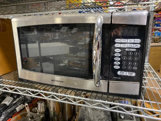 Emerson Model MW8999SB Microwave Oven (Household), See Pickup Note Below