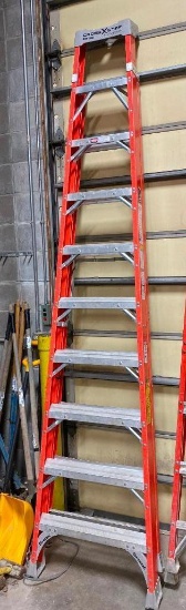 10 Foot Louisville Fiberglass Step Ladder 300lb Rating, Model: FXS1510