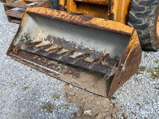 Case Skid Steer Bucket, 62in w/ Bucket Teeth Bar