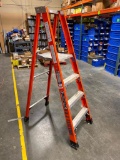 Louisville 4ft Fiberglass Step Ladder Model: FP1404HD, 375lb Cap.