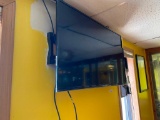 40in Hisense TV w/ Wall Mount Bracket