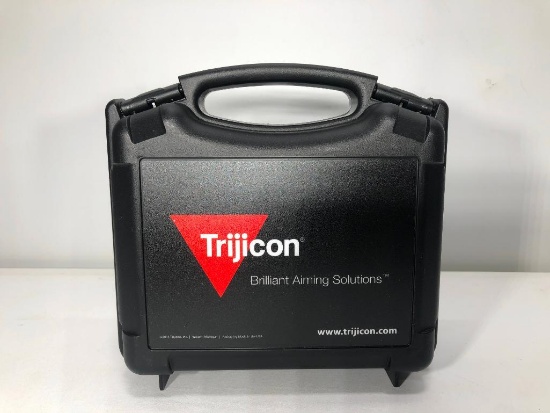 Trijicon ACOG 4x32 .223 BDC/CH Donut BAC Serial #: 00995718 MSRP: $1447.00