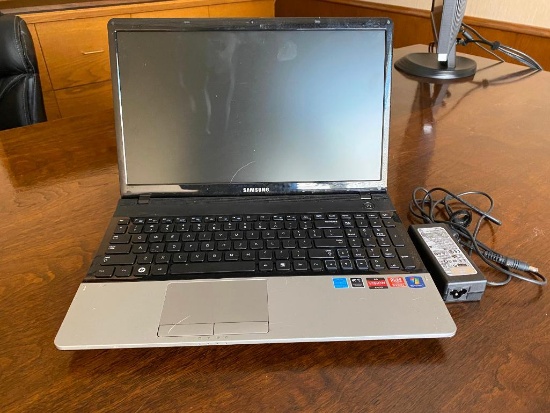 Samsung Laptop Computer w/ Remote, NP305E5A-A0BUS, Windows 7 Quad Core