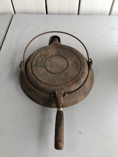 Cast Iron Waffle Iron
