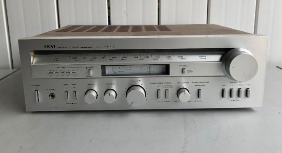 AKAI FM AM Stereo Receiver Model: AA-R20