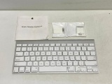 Apple Wireless Keyboard, Plus USB and SD Hub