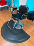 Pibbs Hydraulic Black Styling Chair with fatigue matts
