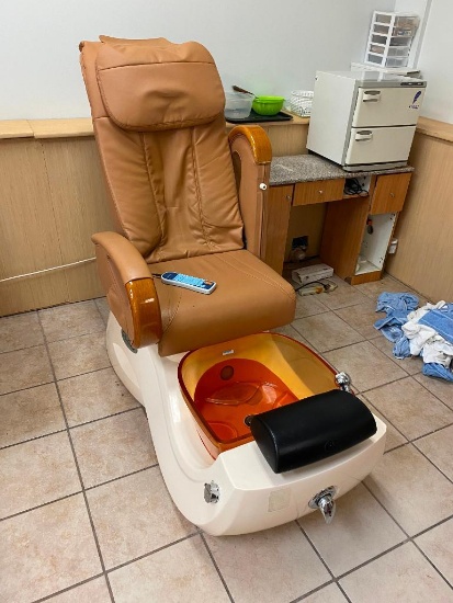 CLEO Pipeless Pedicure Spa Chair/Station Model: CLEO RX DL Type Mfg. 2012, 120v