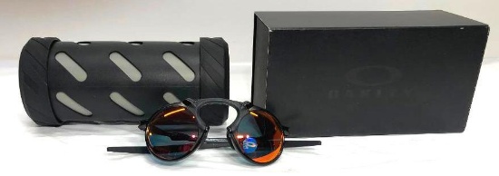 Oakley Madman Sun Glasses Frame Dark Carbon, Lens Ruby Iridium Polarized