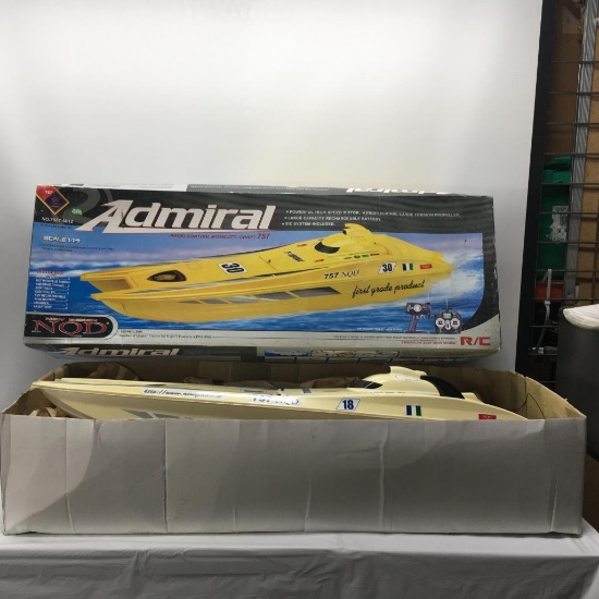 37" 1:14 Scale Admiral Twin Motor Radio Controlled Speed Boat with Battery and Controller & Orig.